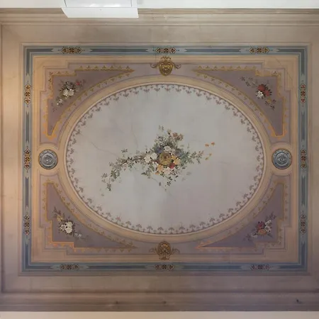Lejlighed Large Frescoed *
