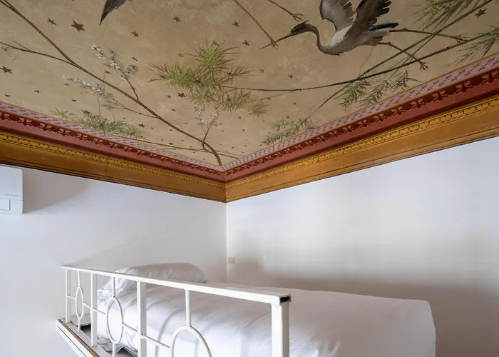 Appartement Large Frescoed