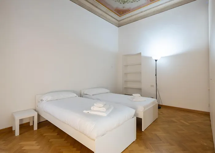 Large Frescoed Appartement