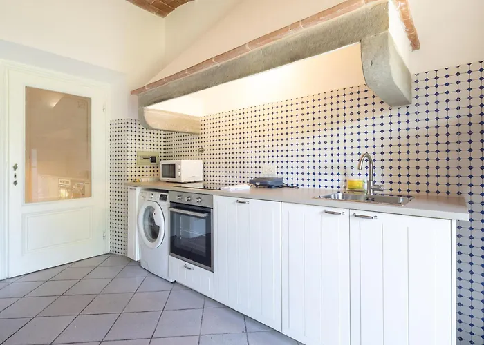 Large Frescoed Appartement