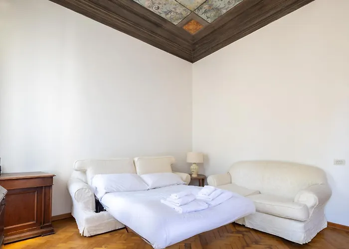 Appartement Large Frescoed