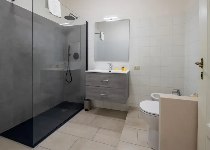 Large Frescoed Appartement