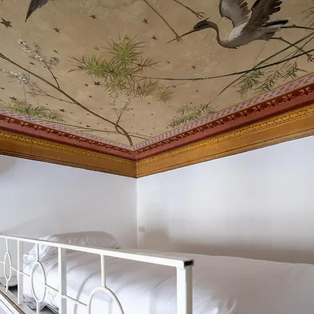 Apartament Large Frescoed